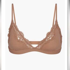 BNWT Skims fits everybody lace triangle bralette